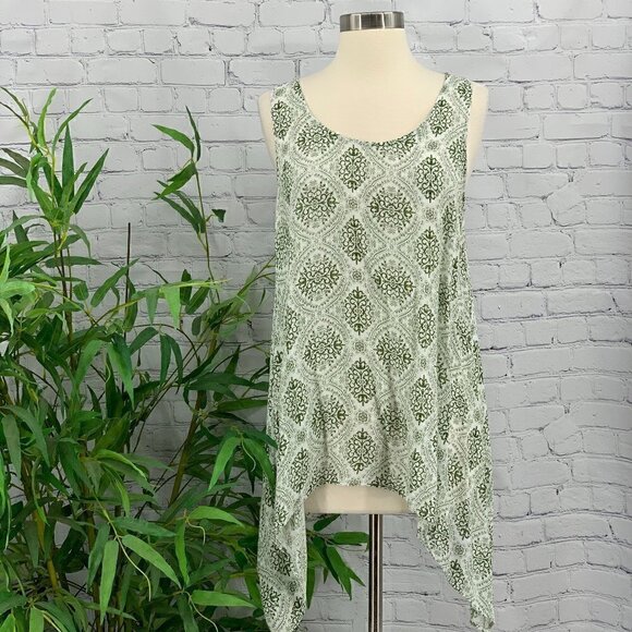 🎉Painted Threads Green & White Pattern Tank - Picture 1 of 6